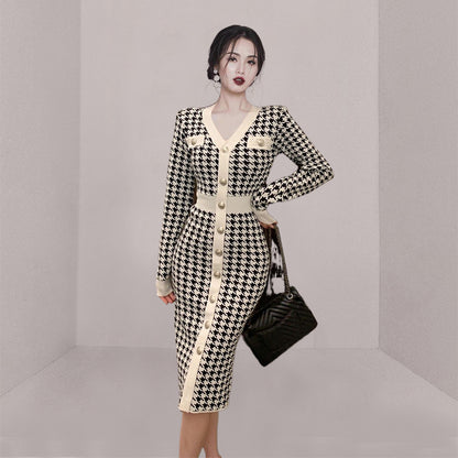 2026 Autumn Korean Style Women's Chic Retro V-Neck Single-Breasted Slim-Fit Houndstooth Knitted Dress 7555