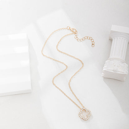 Four-Leaf Clover Necklace Wholesale New Cross-Border Alloy Jewelry Niche High-End Diamond Necklace Pendant Women's Clavicle Chain