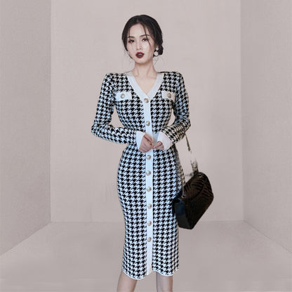 2026 Autumn Korean Style Women's Chic Retro V-Neck Single-Breasted Slim-Fit Houndstooth Knitted Dress 7555