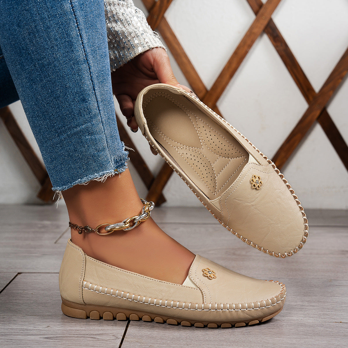 Large Size Popular Foreign Trade Stitched Laser Women's Flats Loafers Foreign Trade Cross-Border E-Commerce Supply Versatile