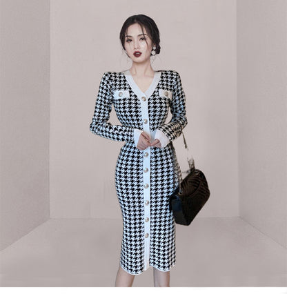 2026 Autumn Korean Style Women's Chic Retro V-Neck Single-Breasted Slim-Fit Houndstooth Knitted Dress 7555