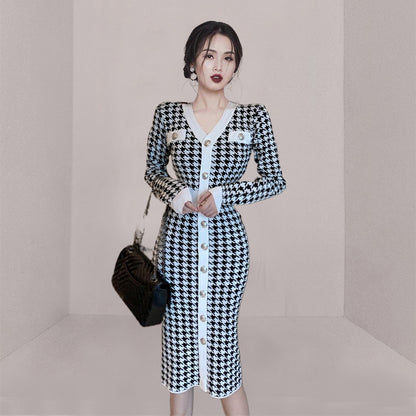 2026 Autumn Korean Style Women's Chic Retro V-Neck Single-Breasted Slim-Fit Houndstooth Knitted Dress 7555