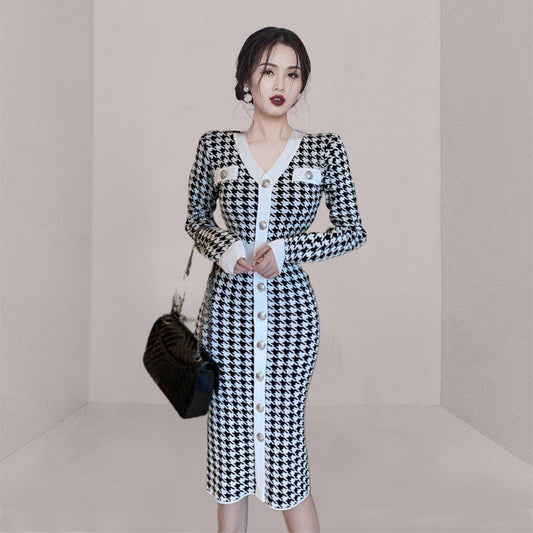 2026 Autumn Korean Style Women's Chic Retro V-Neck Single-Breasted Slim-Fit Houndstooth Knitted Dress 7555